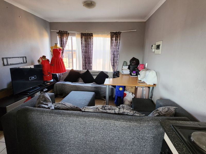 2 Bedroom Apartment For Sale - Photo 5