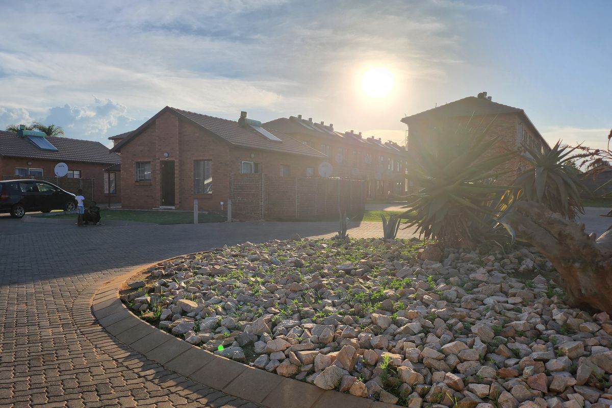 2 Bedroom Apartment For Sale - Photo 2