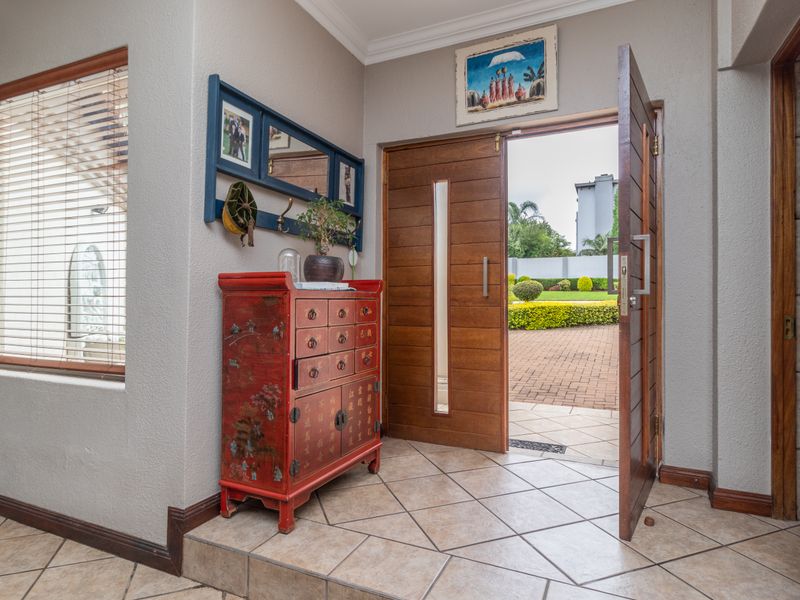 Stunning 4-bedroom home in Ruimsig Country Estate - Photo 8