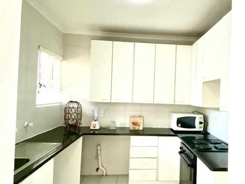 3 Bedroom 2 bathroom Apartment Unfurnished to Let in Morningside Sandton - Photo 5