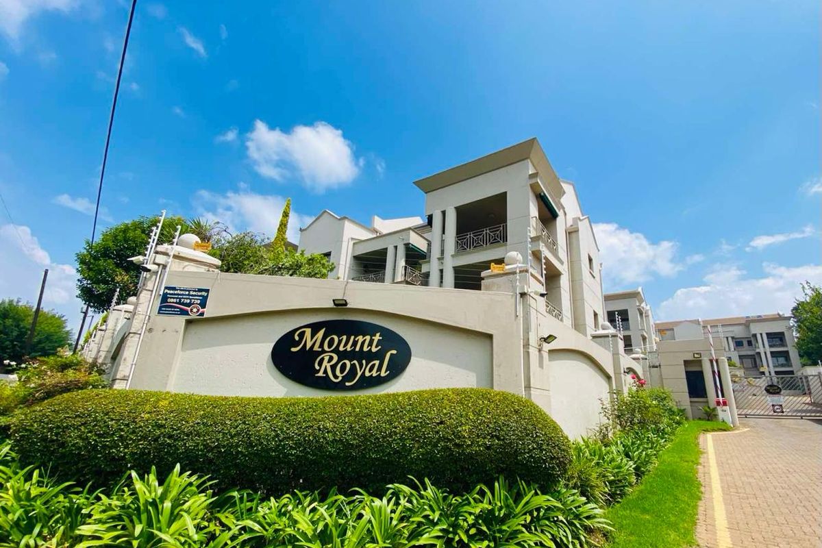 2 Bed  2 Bathroom Apartment to Let in Morningside Sandton - Photo 3
