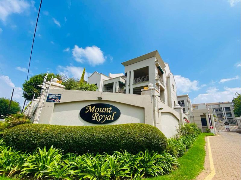 2 Bed  2 Bathroom Apartment to Let in Morningside Sandton - Photo 3