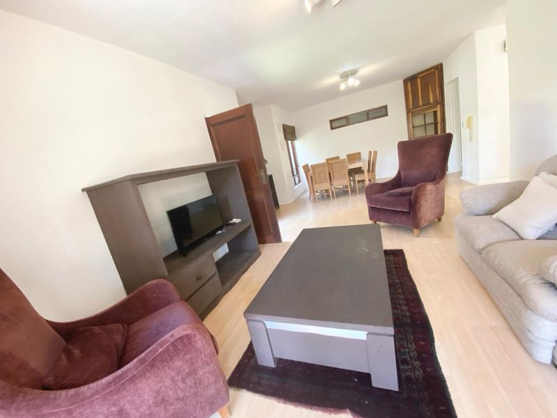 2 Bed  2 Bathroom Apartment to Let in Morningside Sandton - Photo 6
