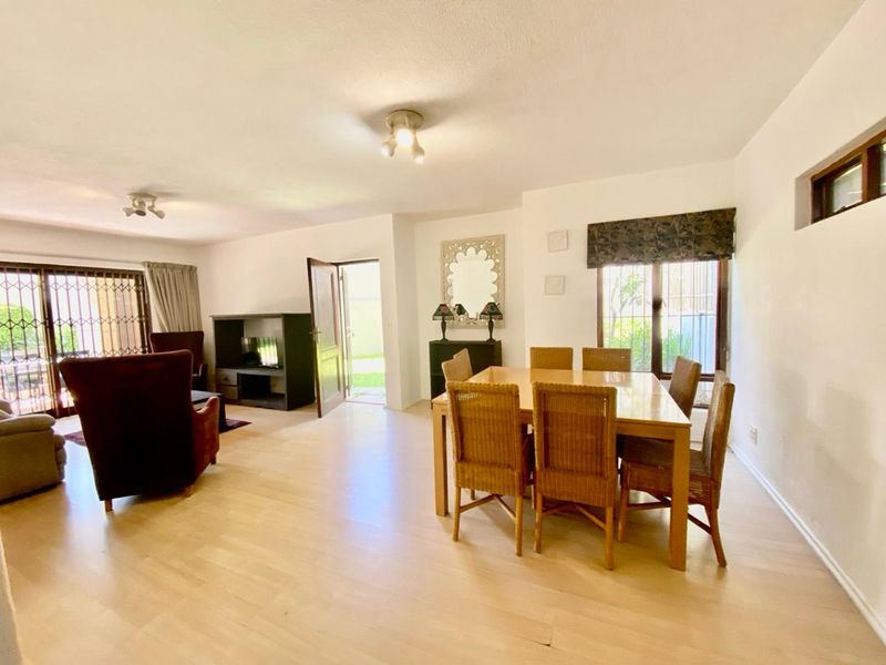 2 Bed  2 Bathroom Apartment to Let in Morningside Sandton - Photo 5