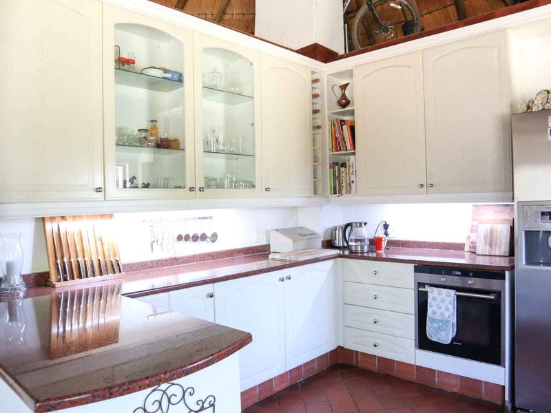 THE EPITOME OF COUNTRY LIVING - Photo 6