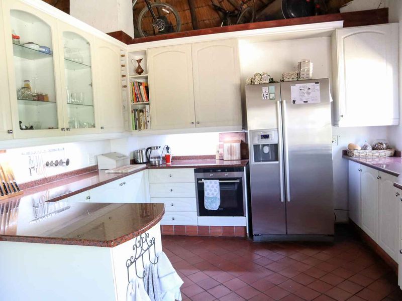 THE EPITOME OF COUNTRY LIVING - Photo 5