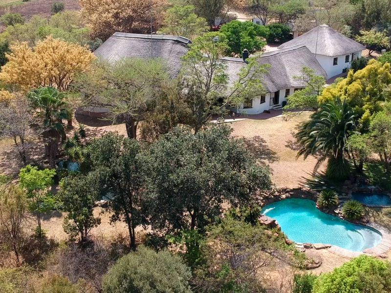 THE EPITOME OF COUNTRY LIVING - Photo 3