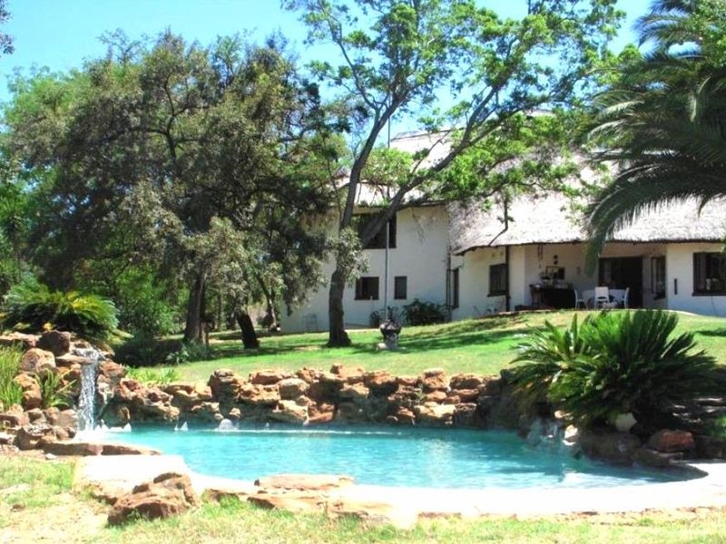 THE EPITOME OF COUNTRY LIVING - Photo 2