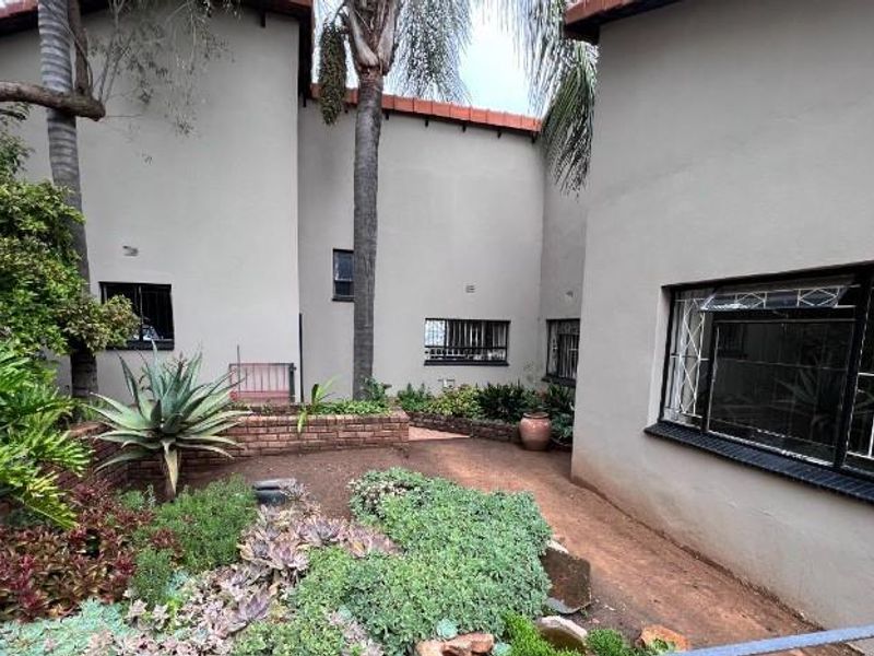 A family country homestead - Photo 5