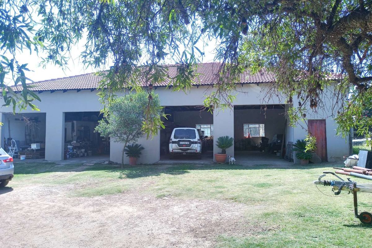 A family country homestead - Photo 4