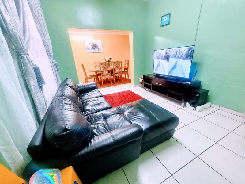 A LOVELY FAMILY HOME FOR SALE IN GREYMONT - Photo 7