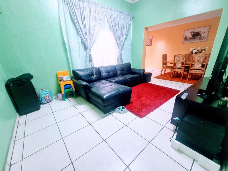 A LOVELY FAMILY HOME FOR SALE IN GREYMONT - Photo 6