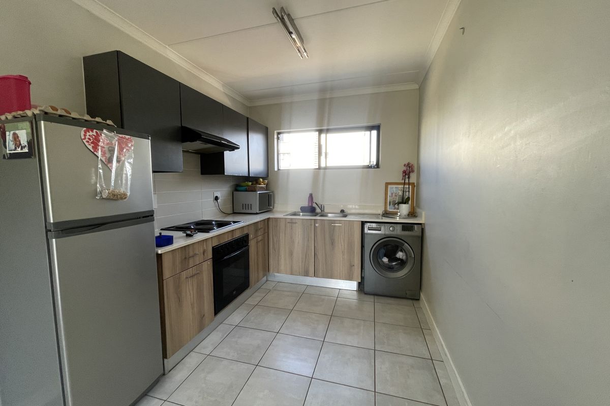 Cozy 2 Bedroom Apartment for Sale - Photo 2