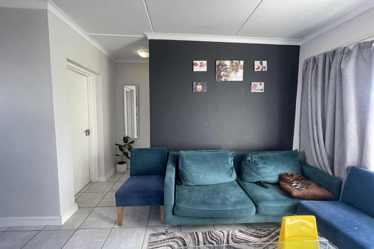 Cozy 2 Bedroom Apartment for Sale - Photo 5