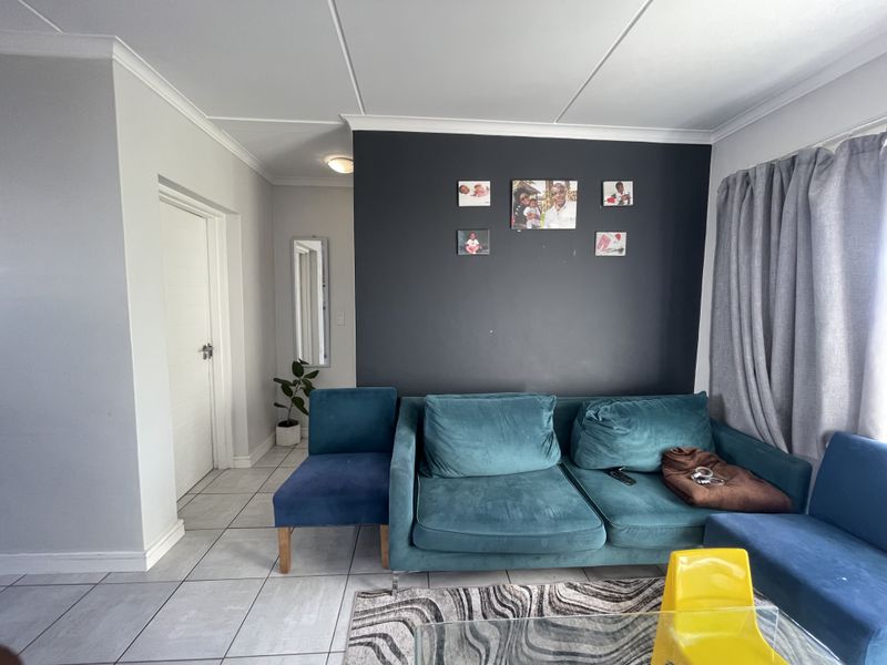 Cozy 2 Bedroom Apartment for Sale - Photo 5