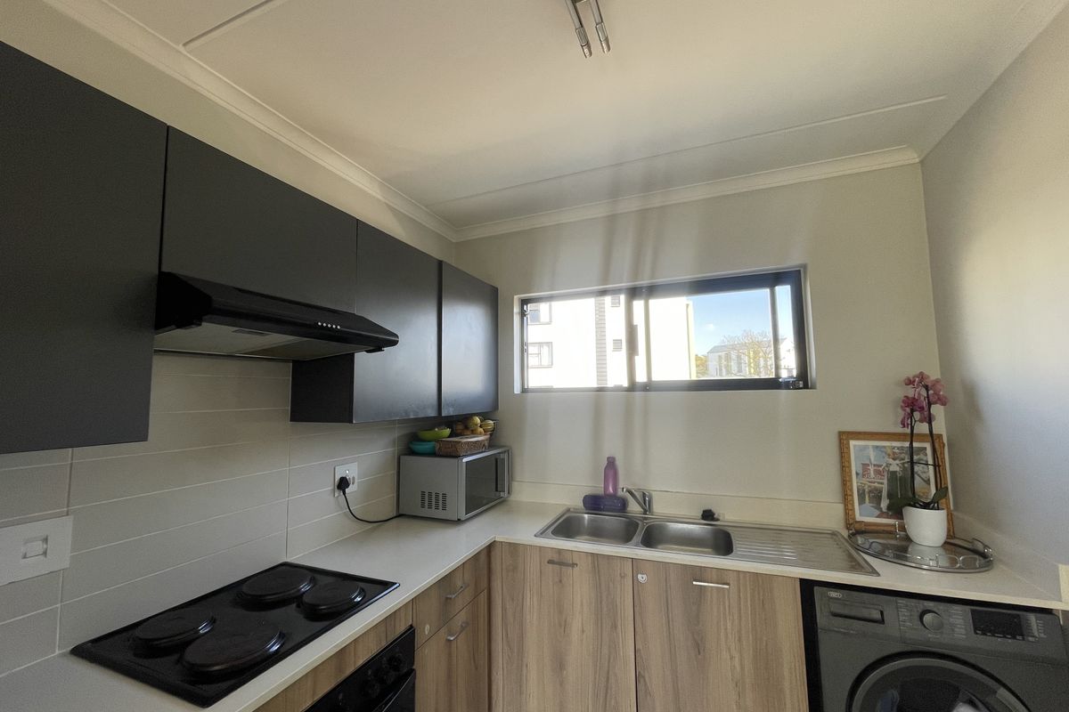 Cozy 2 Bedroom Apartment for Sale - Photo 3