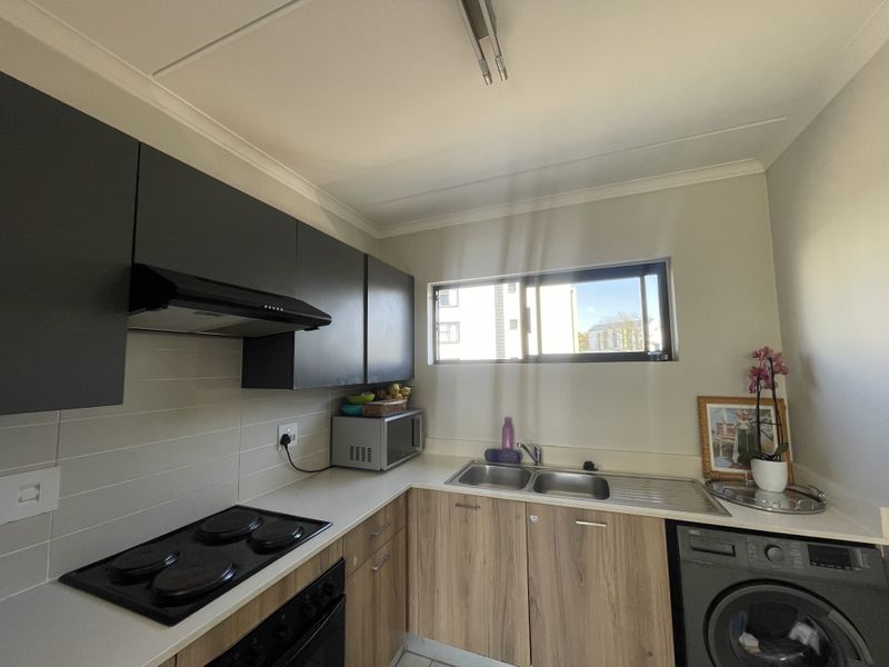 Cozy 2 Bedroom Apartment for Sale - Photo 3