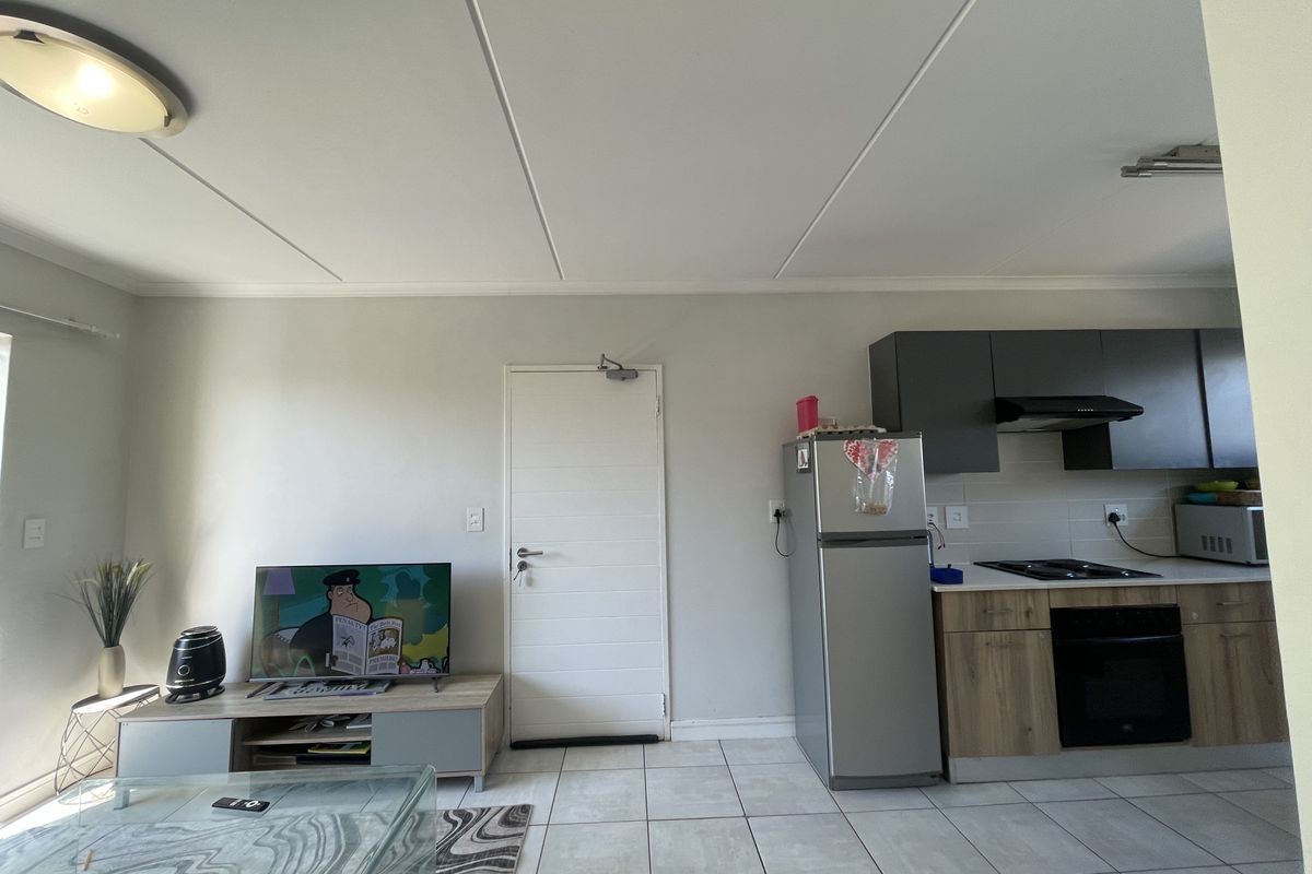 Cozy 2 Bedroom Apartment for Sale - Photo 4