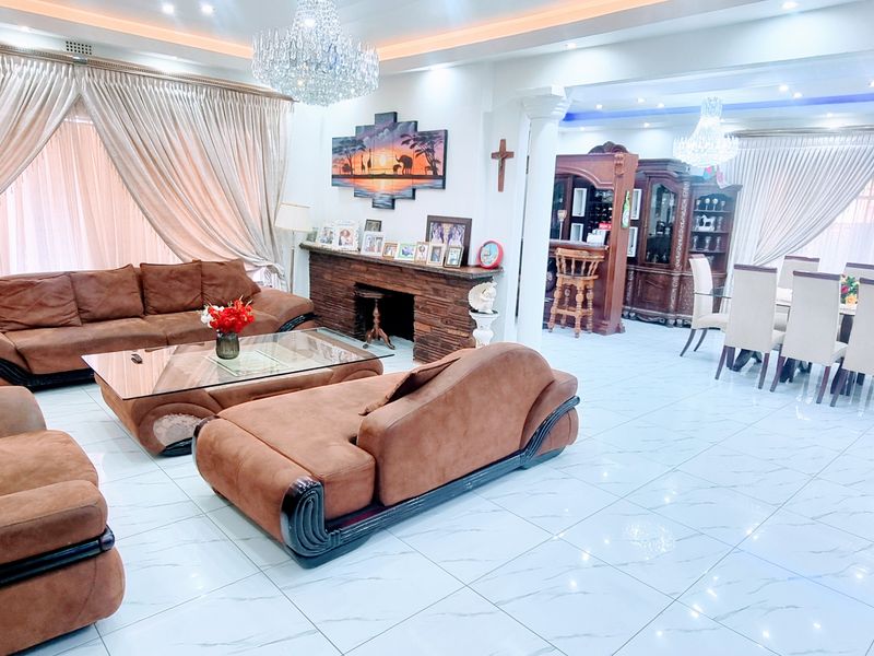 LOVELY SPACIOUS 4 BEDROOMS HOME, FLATLET, SWIMMING POOL, GOOD FOR ESTABLISHED FAMILY - Photo 3