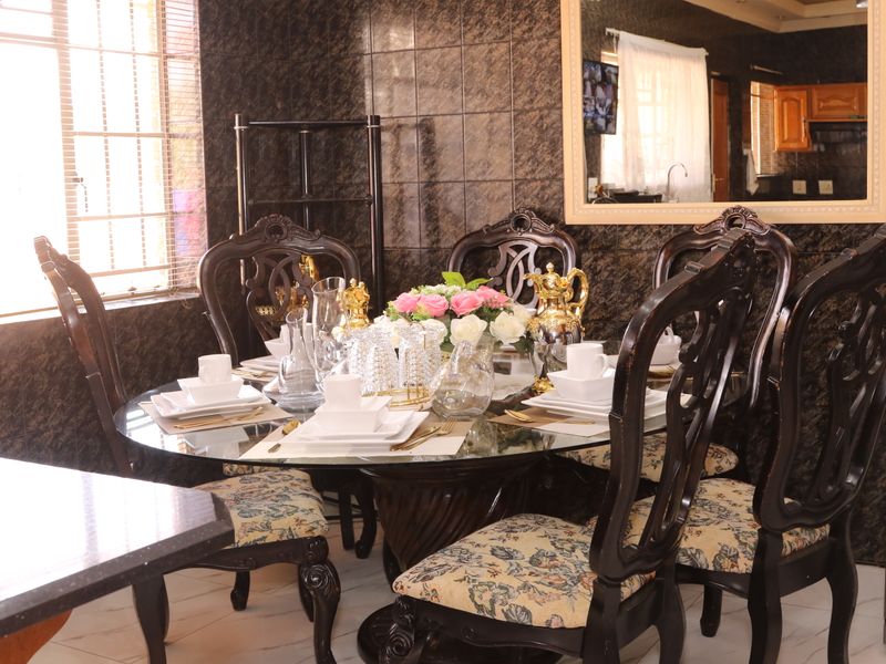 LOVELY SPACIOUS 4 BEDROOMS HOME, FLATLET, SWIMMING POOL, GOOD FOR ESTABLISHED FAMILY - Photo 9