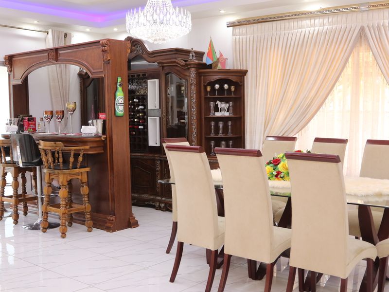 LOVELY SPACIOUS 4 BEDROOMS HOME, FLATLET, SWIMMING POOL, GOOD FOR ESTABLISHED FAMILY - Photo 8