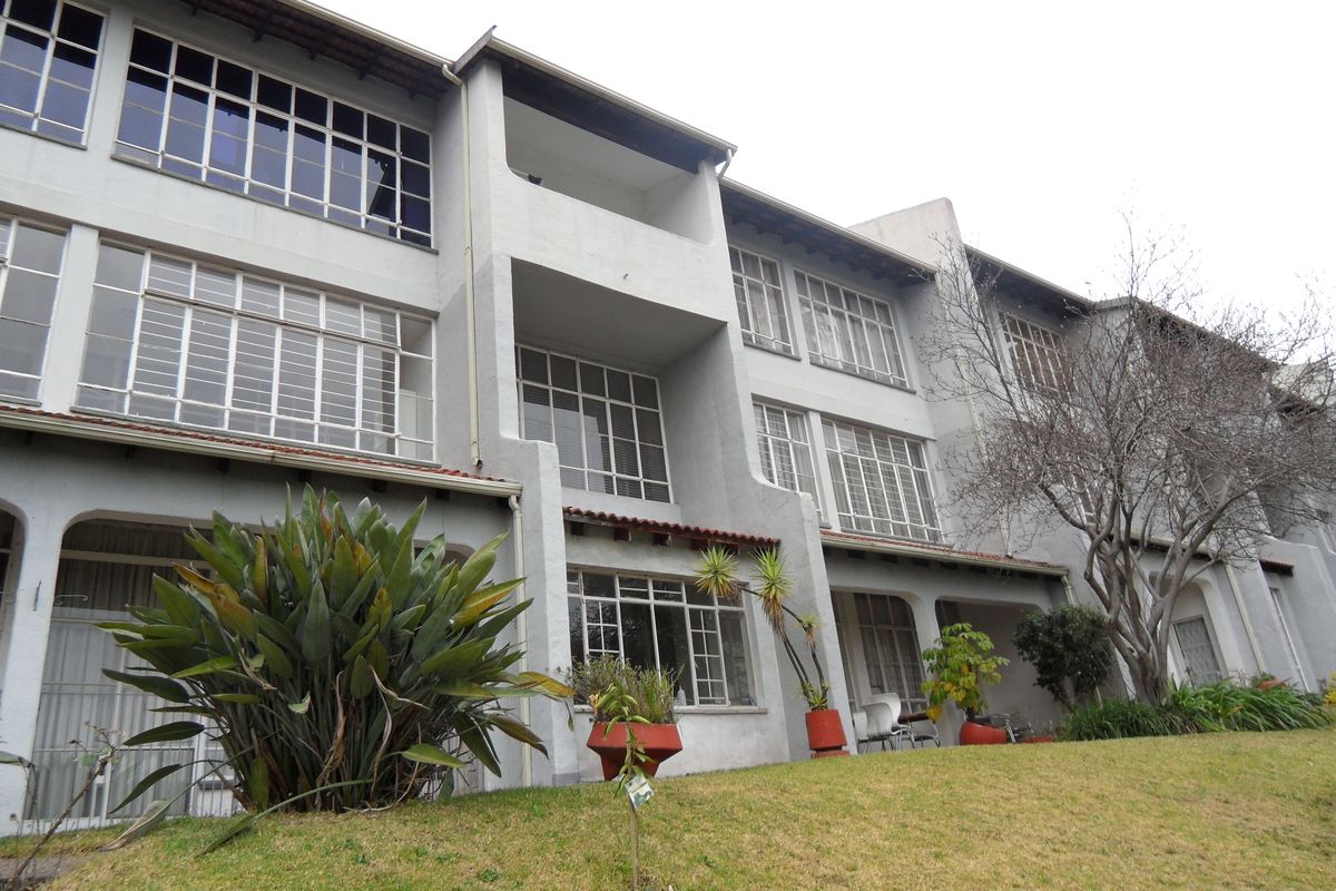 Townhouse For Sale - Photo 2