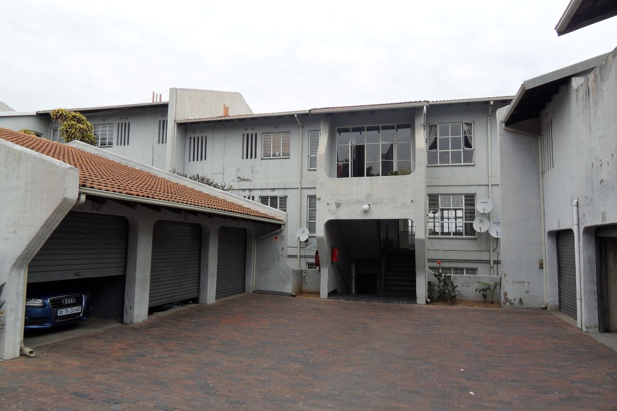 Townhouse For Sale - Photo 3