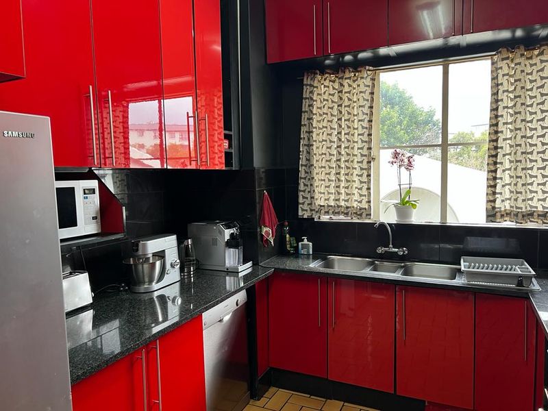 Townhouse For Sale - Photo 7