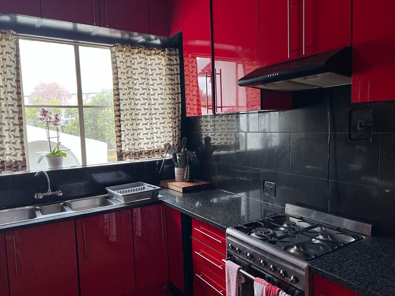 Townhouse For Sale - Photo 6