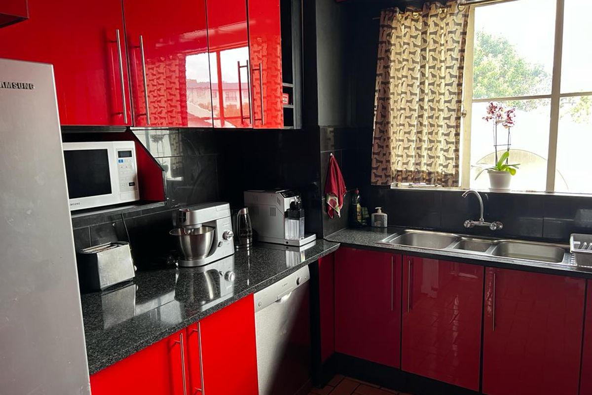 Townhouse For Sale - Photo 4