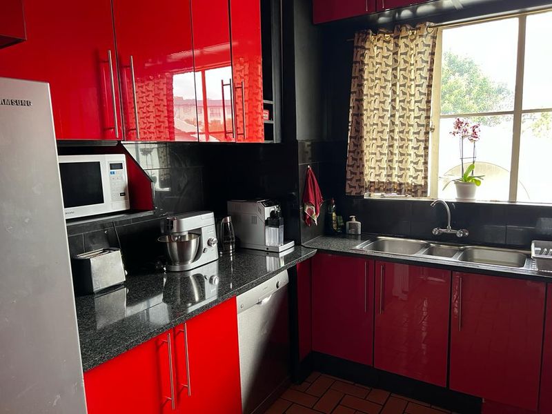 Townhouse For Sale - Photo 4