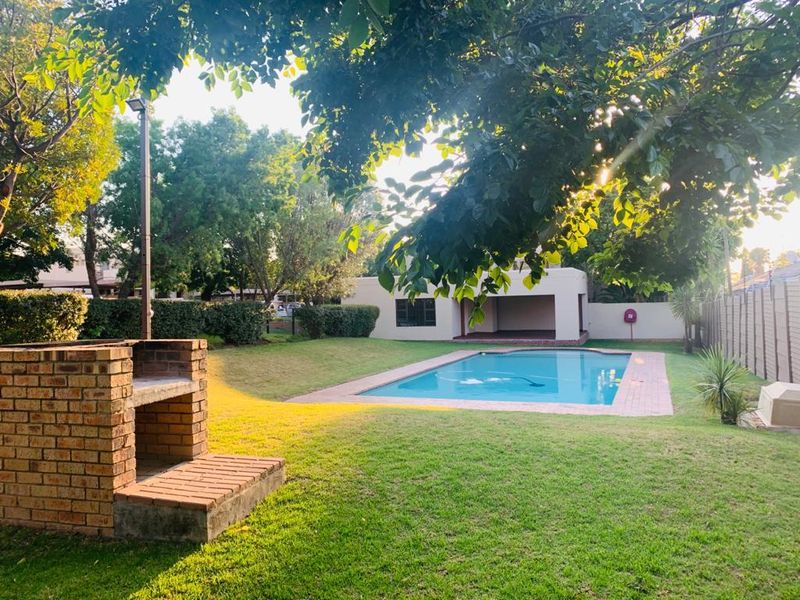 Elegant 2-bed apartment in Sunninghill, Sandton To Let - Photo 5