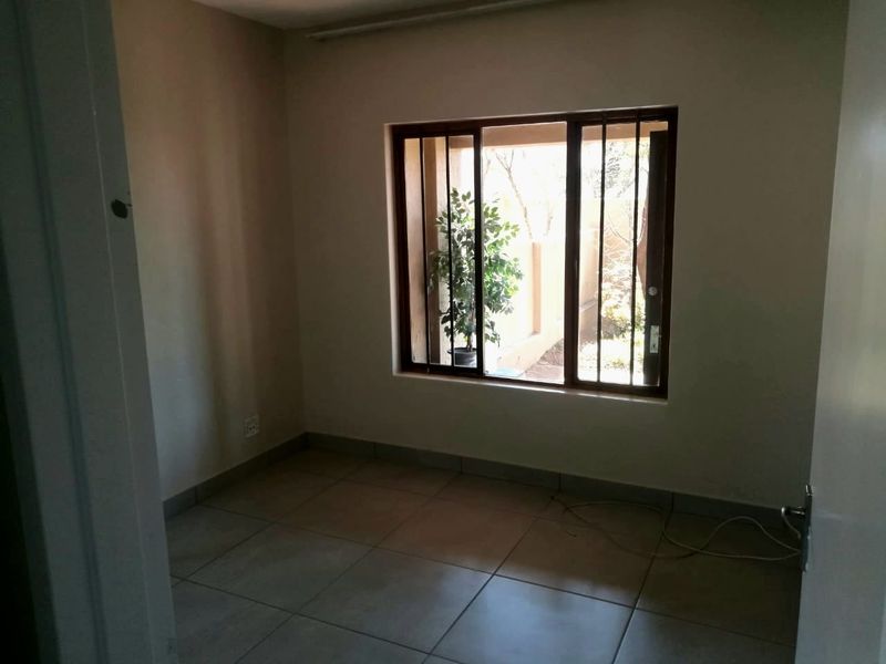 Elegant 2-bed apartment in Sunninghill, Sandton To Let - Photo 10