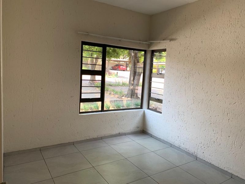 Elegant 2-bed apartment in Sunninghill, Sandton To Let - Photo 6