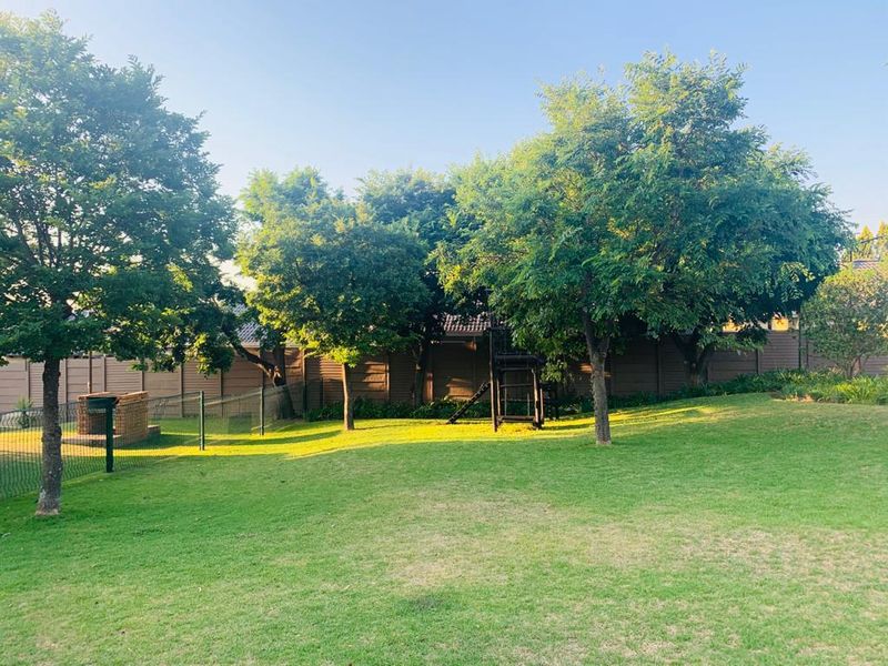 Elegant 2-bed apartment in Sunninghill, Sandton To Let - Photo 2