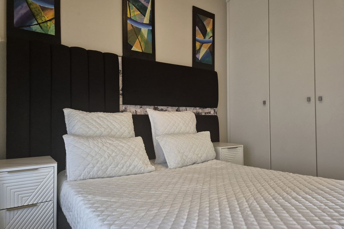 Modern 1 bedroom apartment to let in prime location, featuring sleek design, ample natural light, an - Photo 4