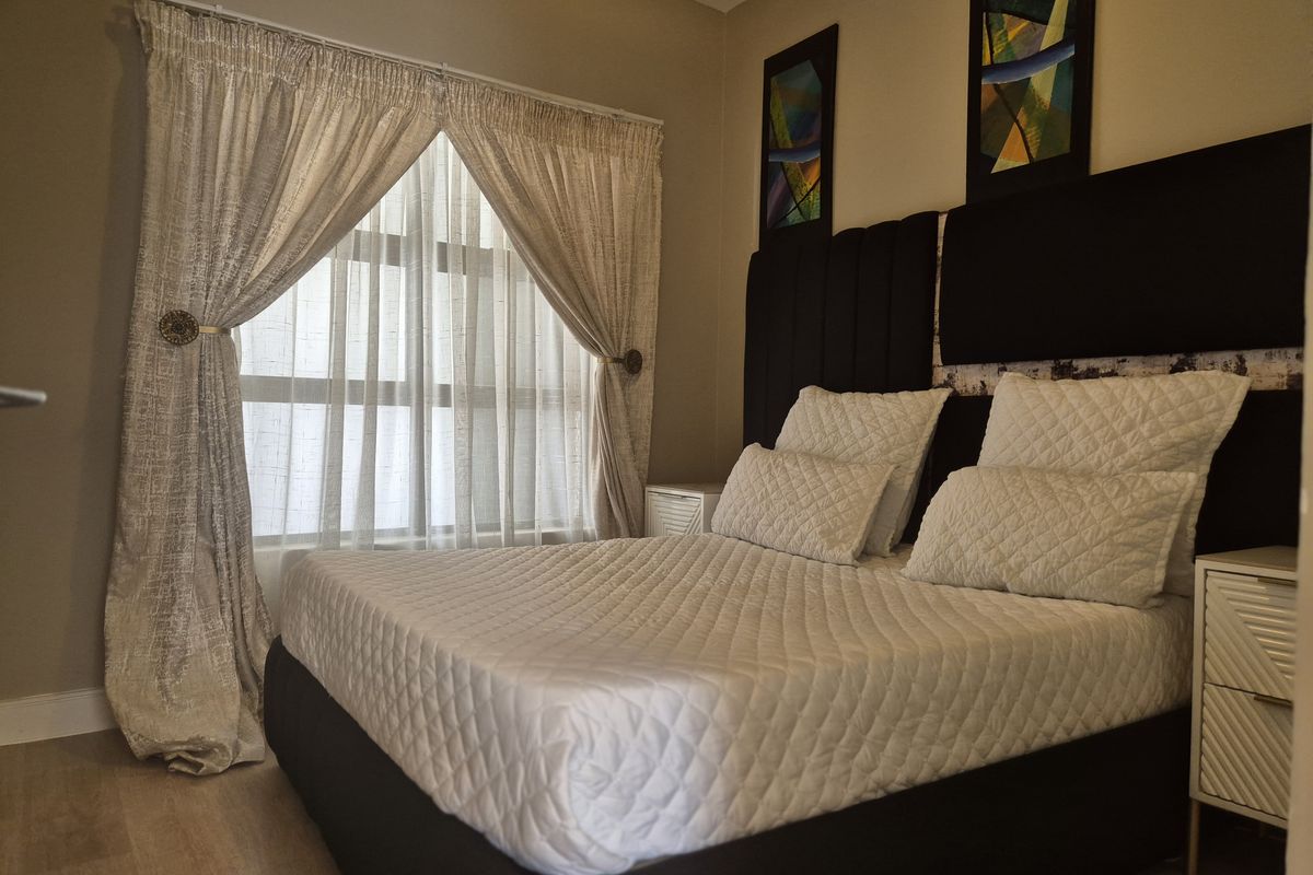 Modern 1 bedroom apartment to let in prime location, featuring sleek design, ample natural light, an - Photo 5