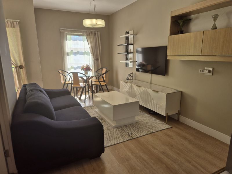 Modern 1 bedroom apartment to let in prime location, featuring sleek design, ample natural light, an - Photo 8