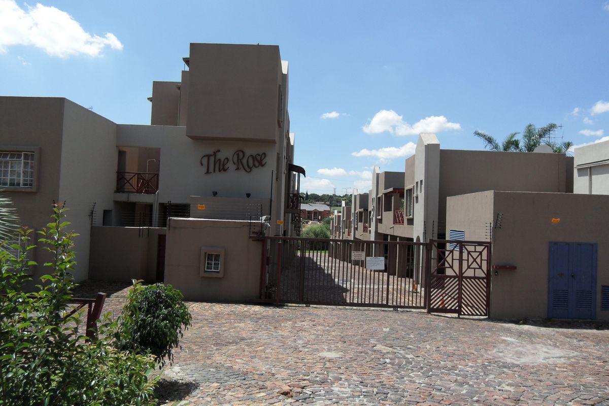 Duplex Townhouse For Sale - Photo 2