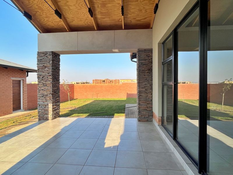 Townhouse For Sale In Pretoria - Photo 4