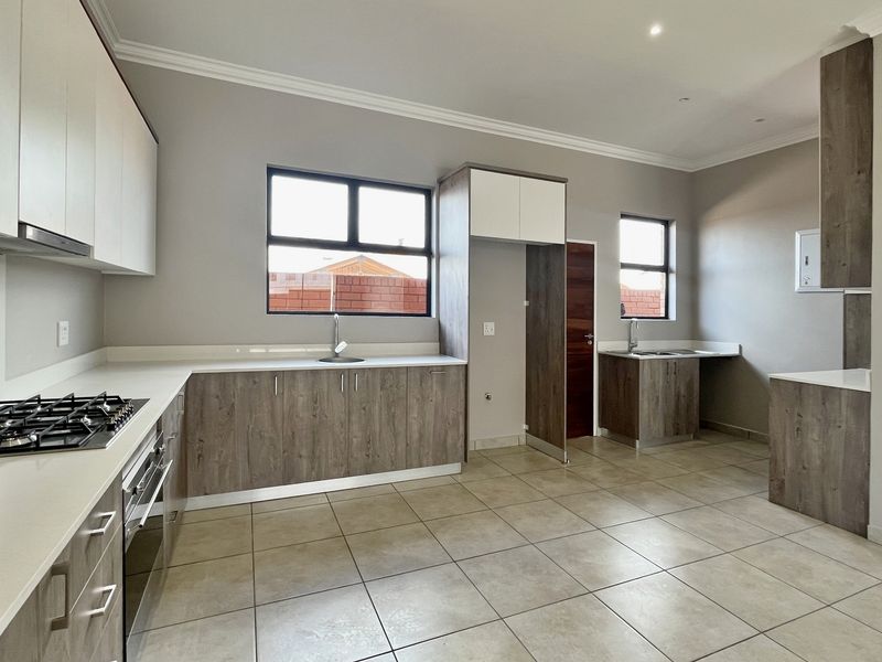 Townhouse For Sale In Pretoria - Photo 9