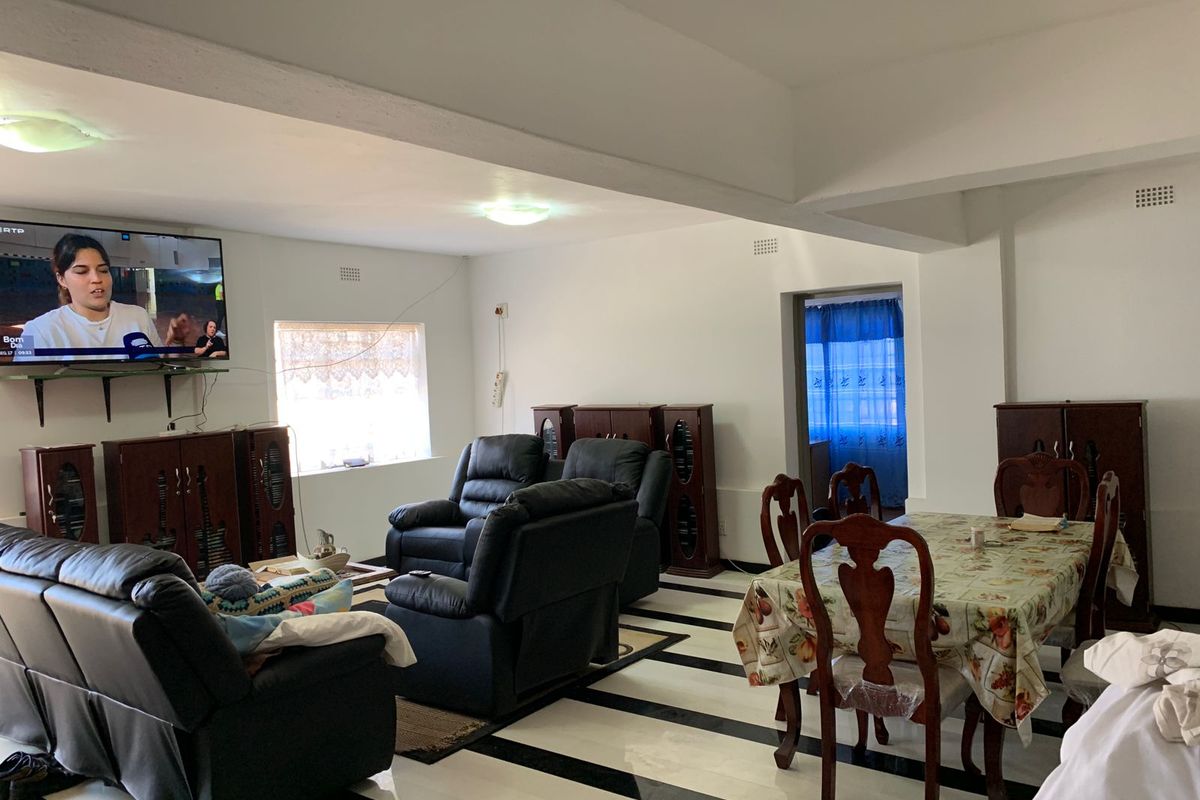 6 BEDROOM DOUBLE STOREY HOUSE IN BOOMED OFF AREA - Photo 5