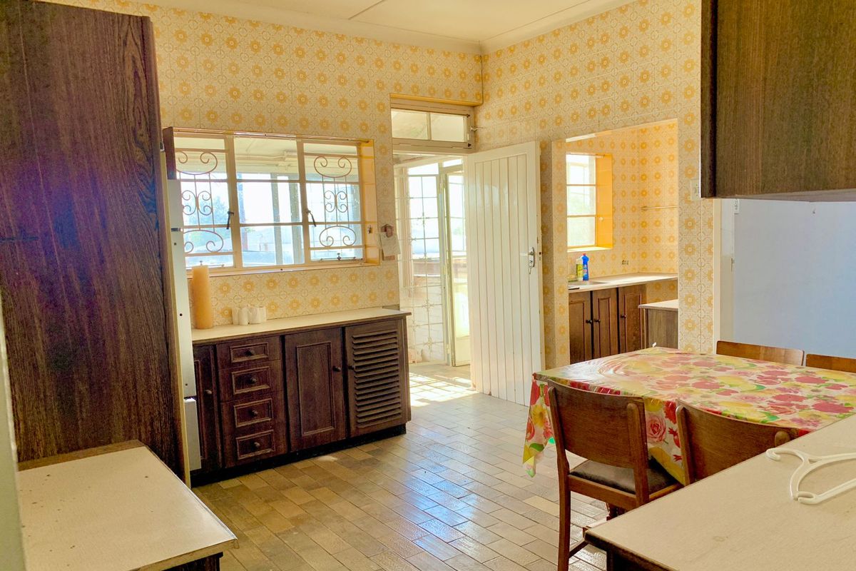 6 BEDROOM DOUBLE STOREY HOUSE IN BOOMED OFF AREA - Photo 4