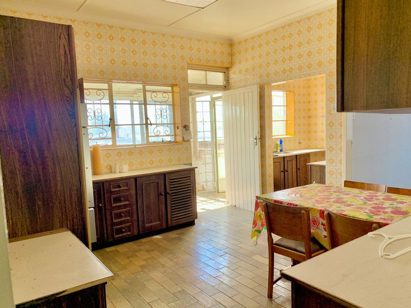 6 BEDROOM DOUBLE STOREY HOUSE IN BOOMED OFF AREA - Photo 4