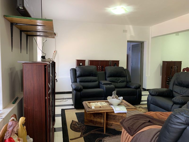 6 BEDROOMS DOUBLE STOREY HOUSE IN BOOMED OFF AREA IN LINMEYER - Photo 2