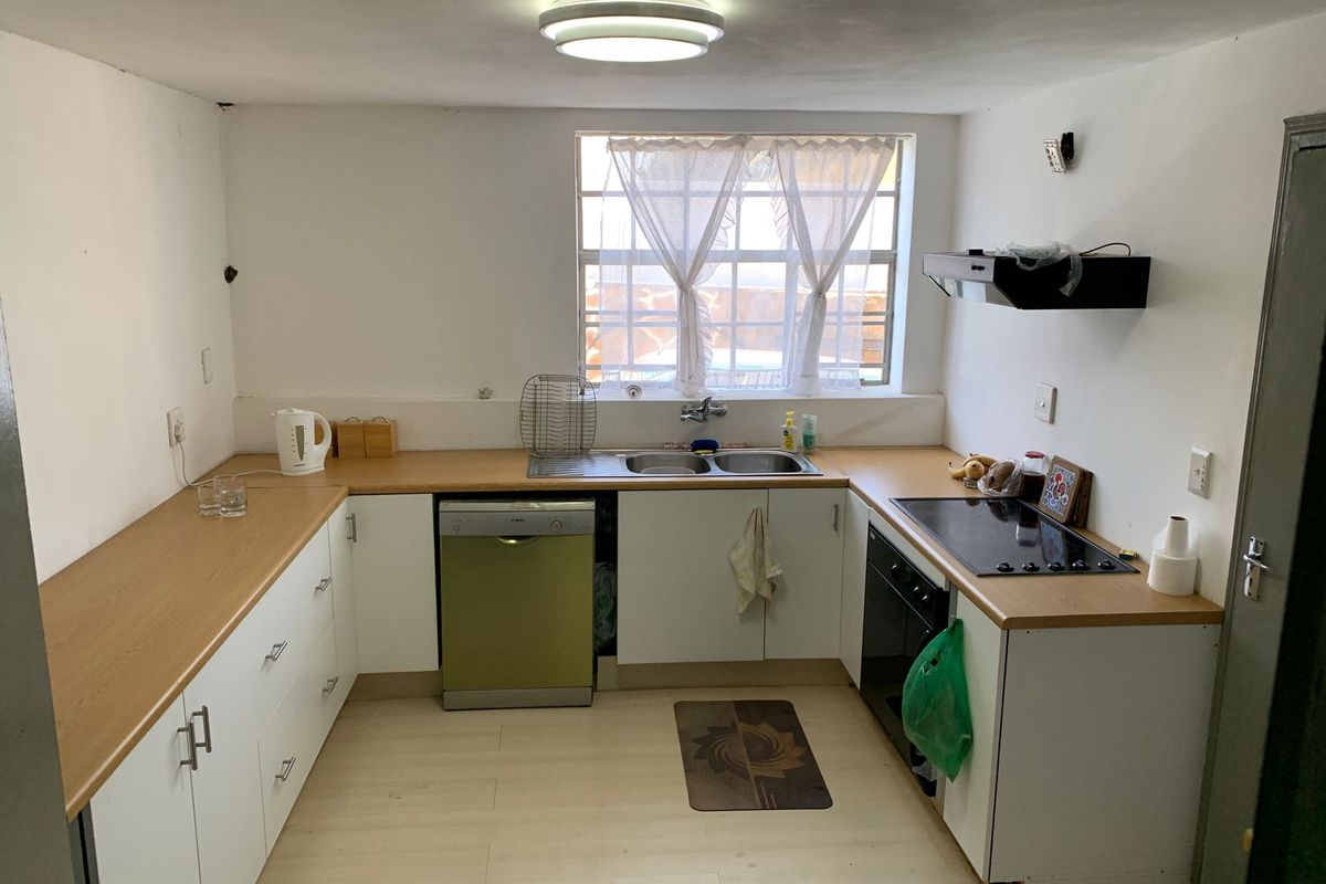 6 BEDROOM DOUBLE STOREY HOUSE IN BOOMED OFF AREA - Photo 3