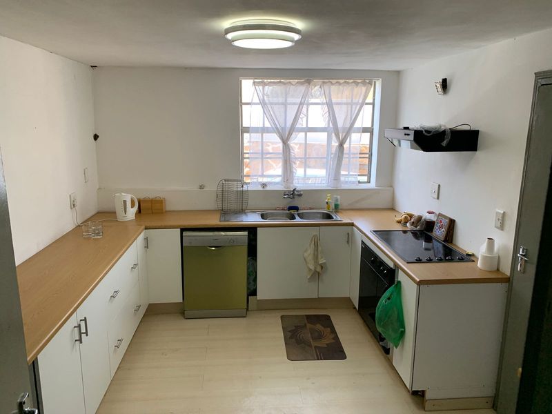 6 BEDROOM DOUBLE STOREY HOUSE IN BOOMED OFF AREA - Photo 3