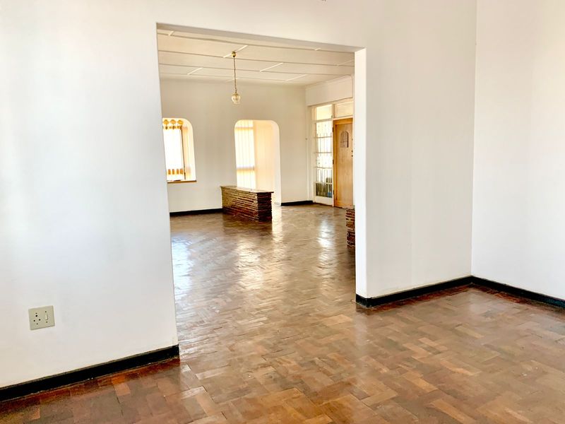 6 BEDROOM DOUBLE STOREY HOUSE IN BOOMED OFF AREA - Photo 10