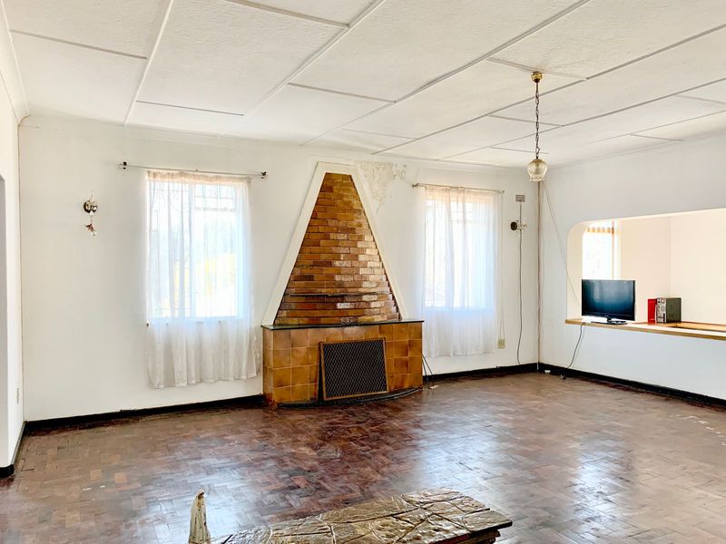 6 BEDROOM DOUBLE STOREY HOUSE IN BOOMED OFF AREA - Photo 9