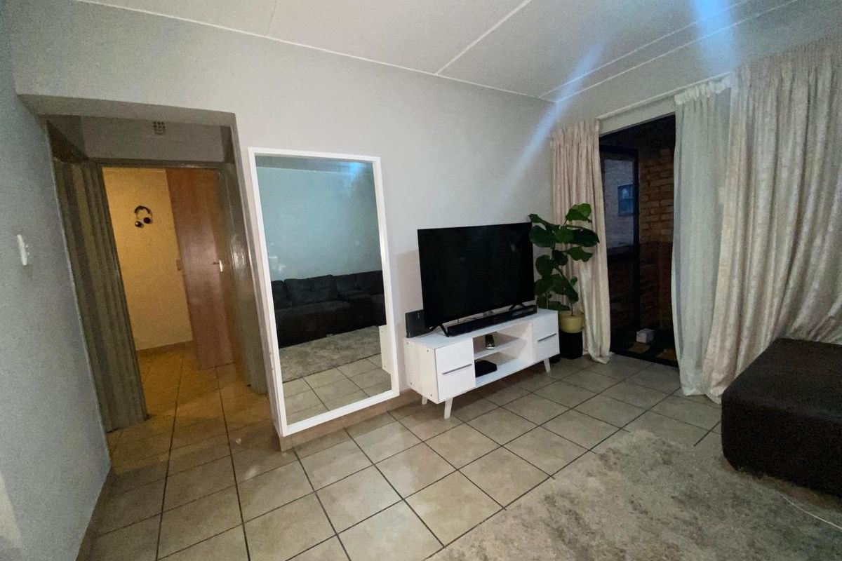 Stunning 2-bedroom apartment for sale in Alveda, Johannesburg—modern living in a vibrant community! - Photo 4